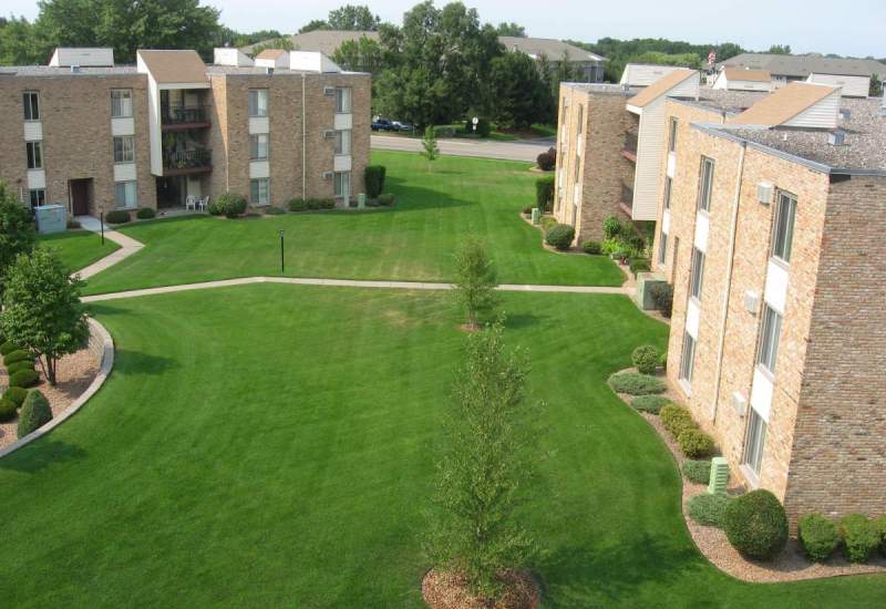 Silver Oaks Apartments - New Brighton, MN