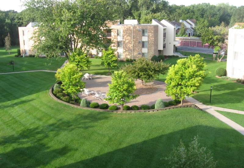 Silver Oaks Apartments - New Brighton, MN