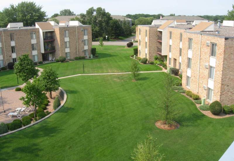 Silver Oaks Apartments - New Brighton, MN